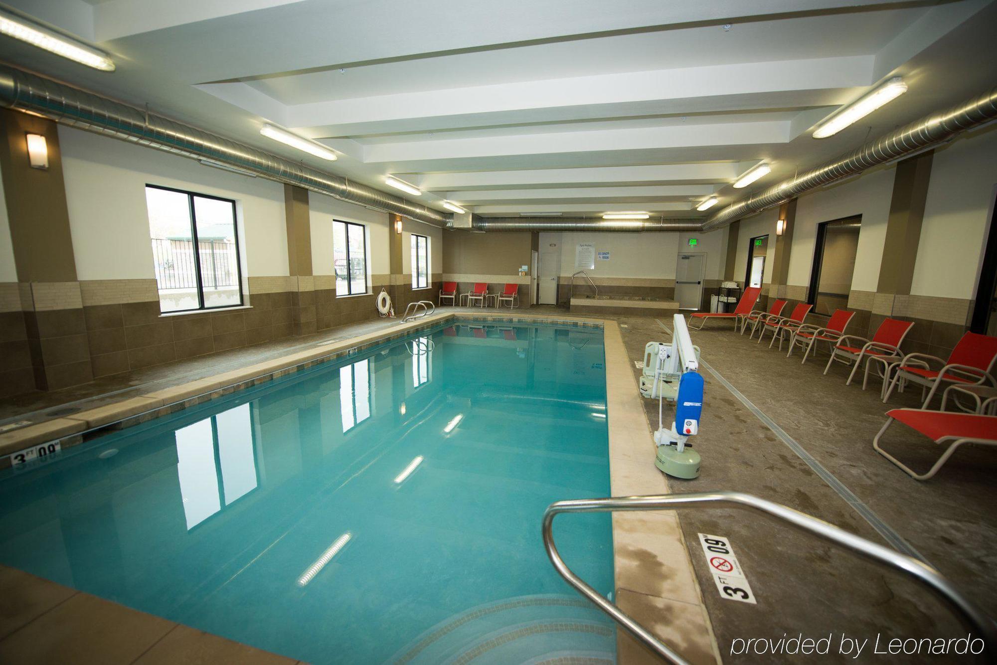 Holiday Inn Express & Suites Denver South - Castle Rock By Ihg Exterior foto