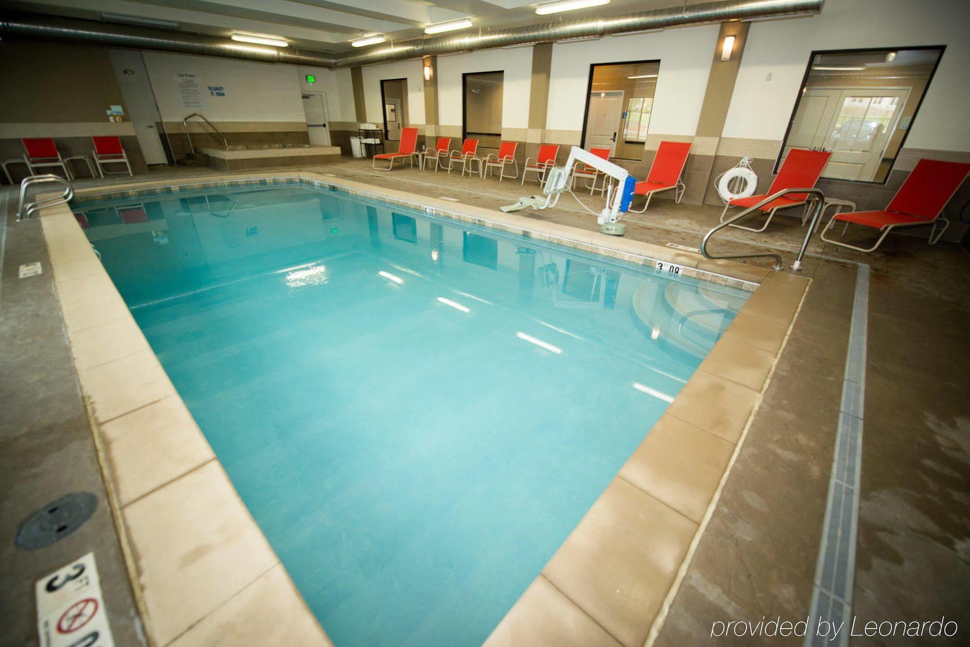 Holiday Inn Express & Suites Denver South - Castle Rock By Ihg Exterior foto
